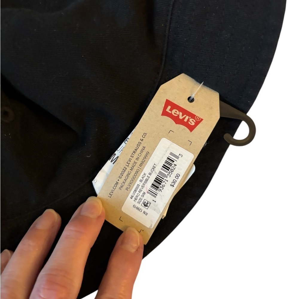 Levi’s Classic reversible bucket hat Gray/Black Measures 22” around. Small/Med - Picture 4 of 9